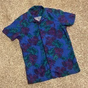 Marc Anthony men’s short sleeve button down shirt, size medium, floral print